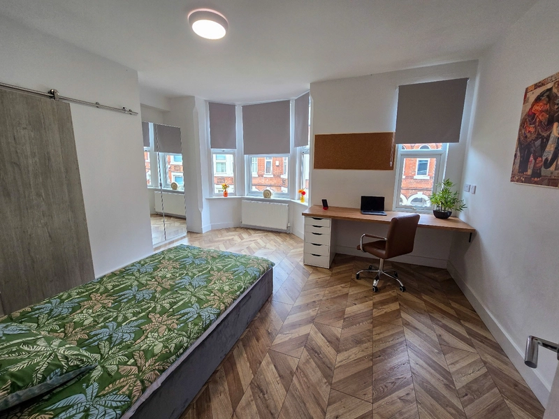 Sherwin Grove, 5-Bed Ensuite Student Home NG7 2EZ - Thumbnail 2